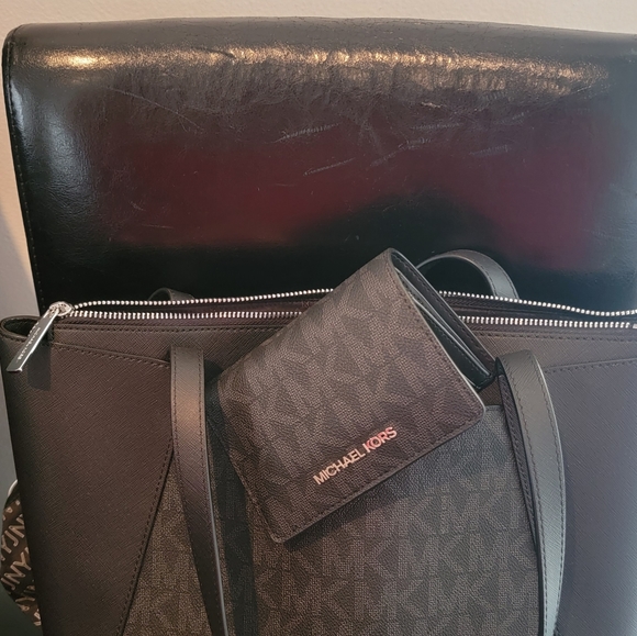 Brand new AUTHENTIC MICHAEL KORS BAG AND WALLET - Picture 7 of 13